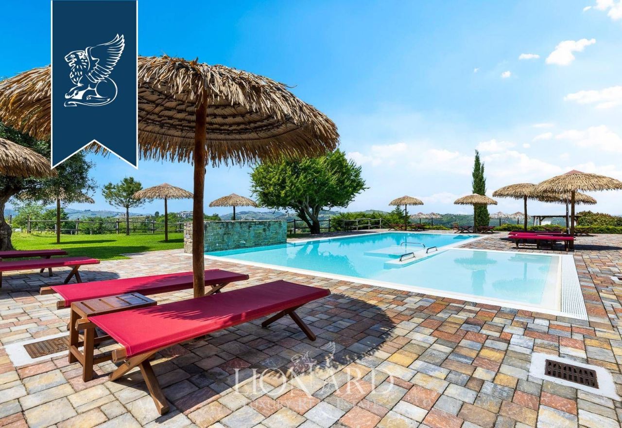 Отель, гостиница в Асти, Италия, 1 500 м² - фото 5