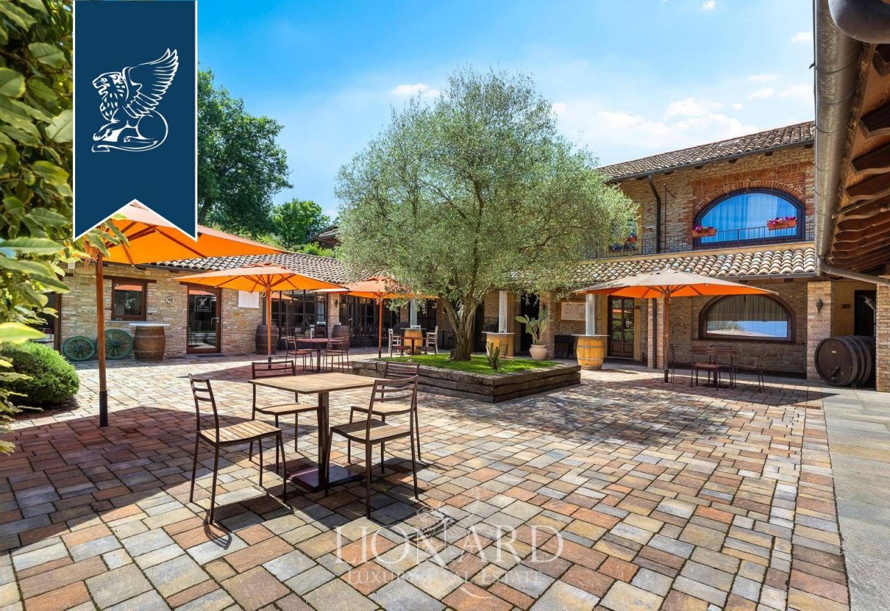 Отель, гостиница в Асти, Италия, 1 500 м² - фото 10