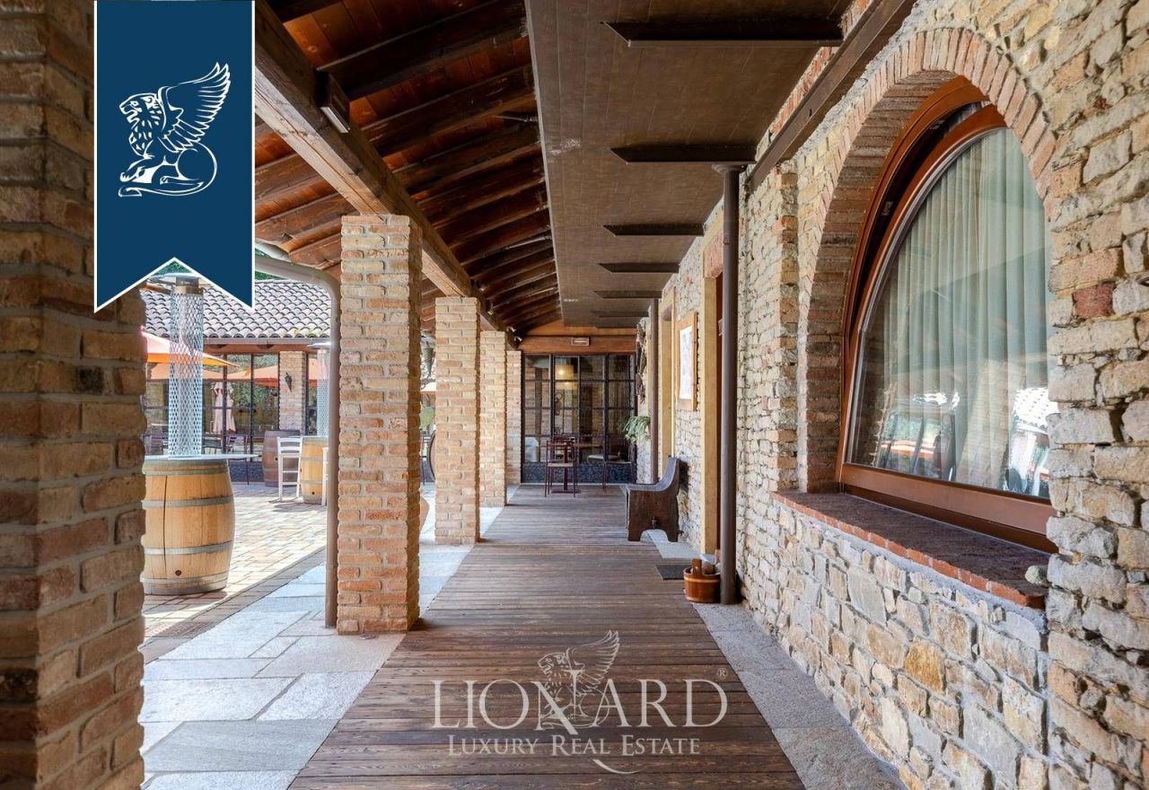 Отель, гостиница в Асти, Италия, 1 500 м² - фото 11