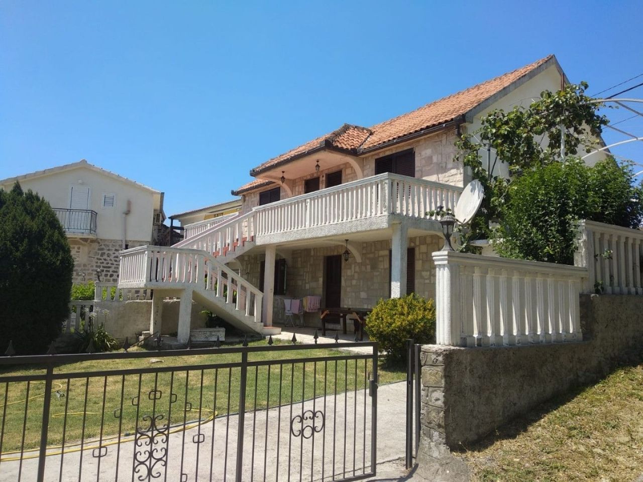 Дом в Тивате, Черногория, 153 м² - фото 1