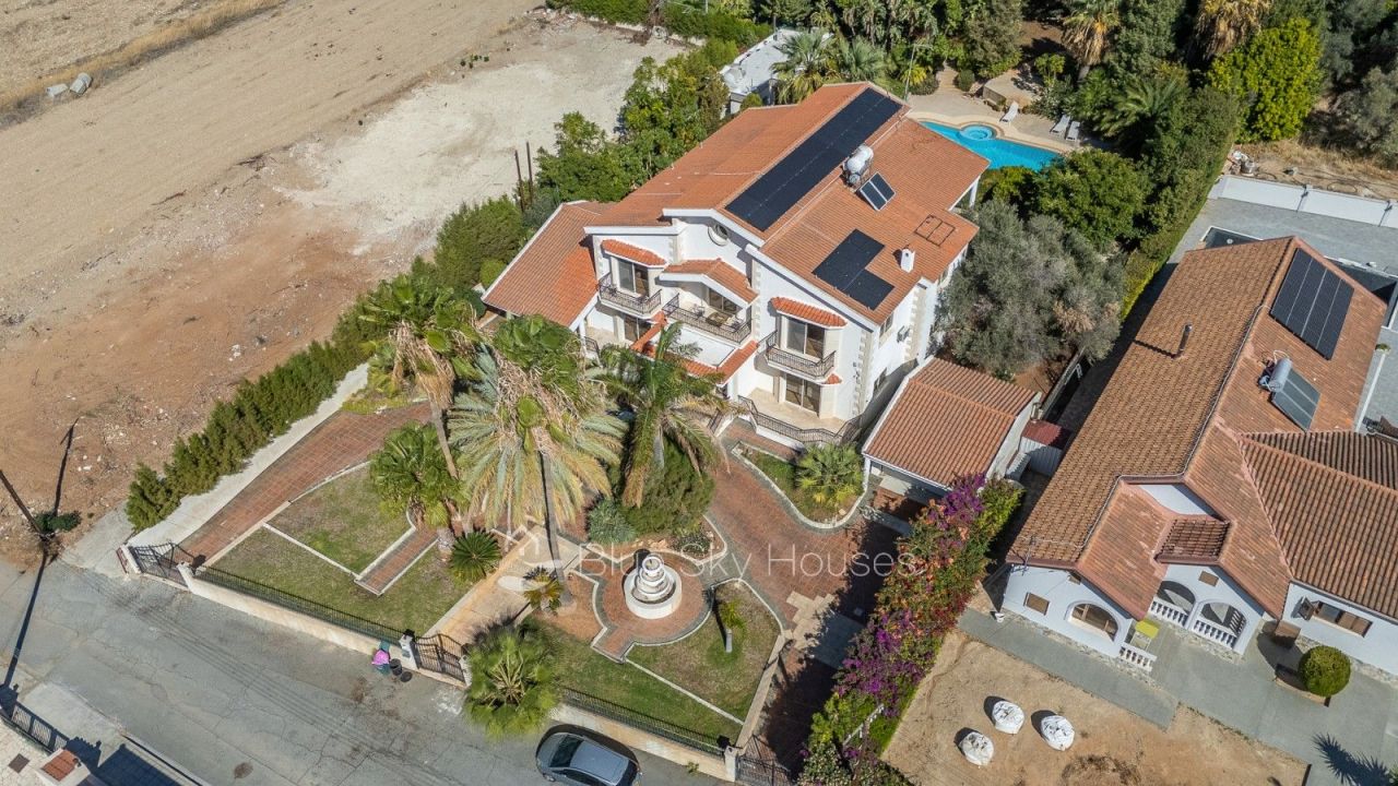 Вилла в Лимасоле, Кипр, 780 м² - фото 1