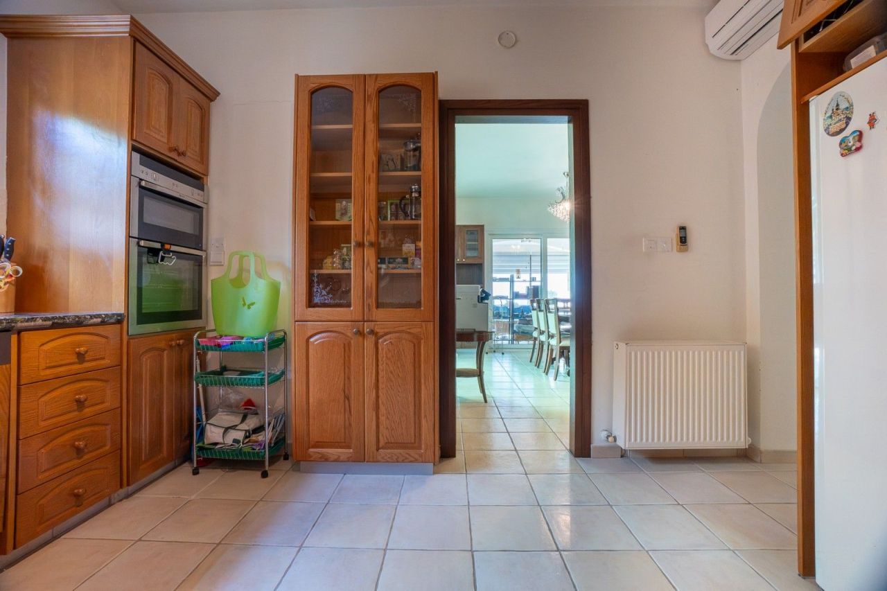 Вилла в Пафосе, Кипр, 300 м² - фото 17