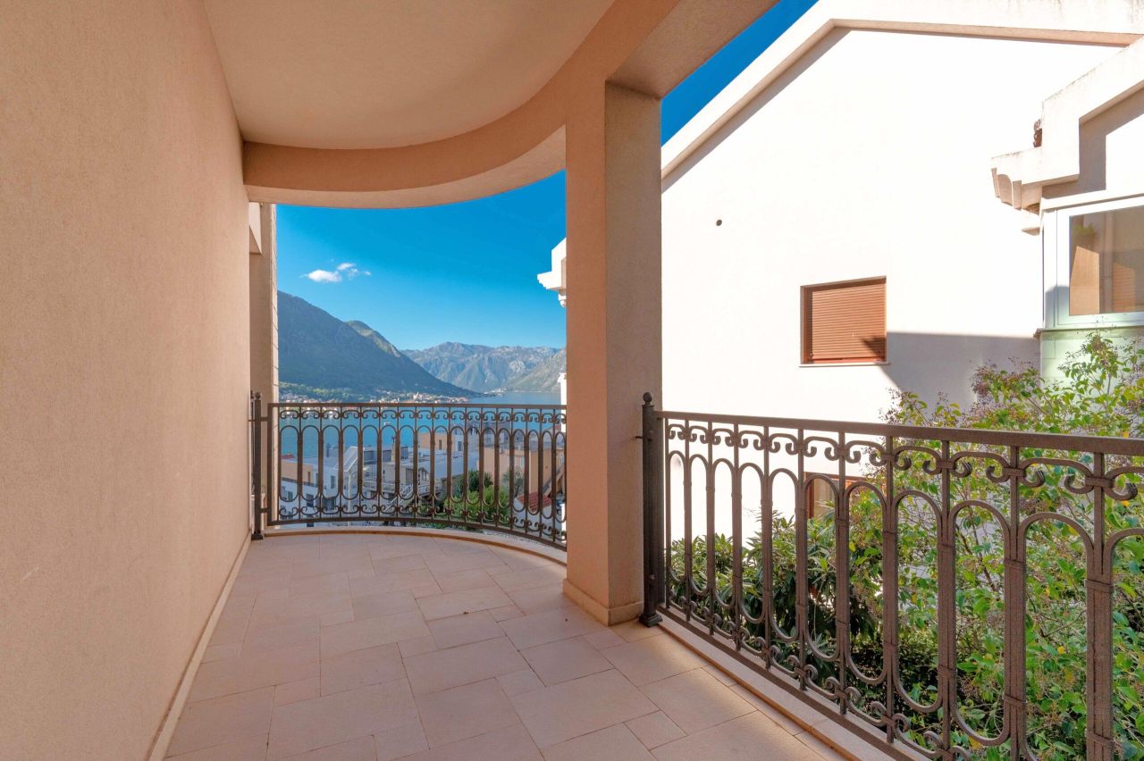 Апартаменты в Доброте, Черногория, 106 м² - фото 13