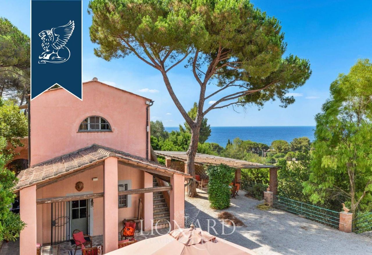 Вилла в Ливорно, Италия, 410 м² - фото 1