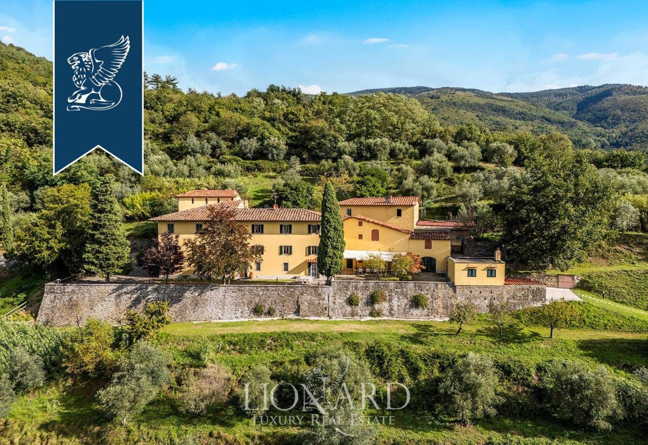 Вилла в Пистое, Италия, 1 200 м² - фото 1