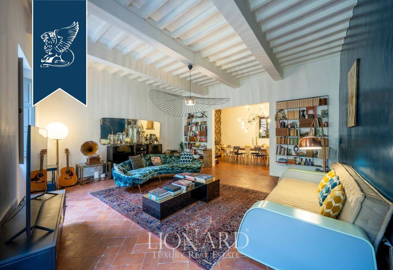 Дом в Ареццо, Италия, 380 м² - фото 1