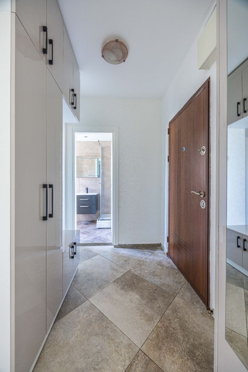 Квартира в Тивате, Черногория, 52 м² - фото 2