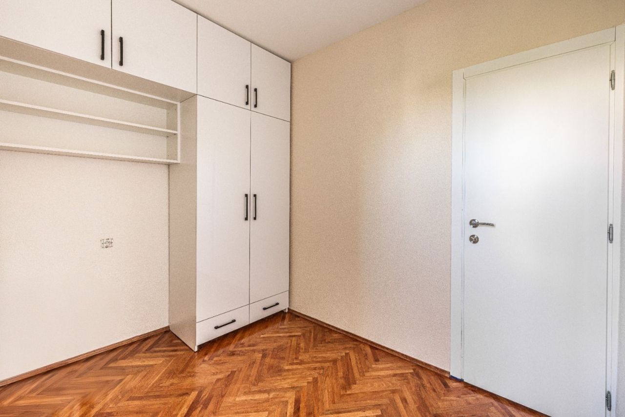 Квартира в Тивате, Черногория, 52 м² - фото 12