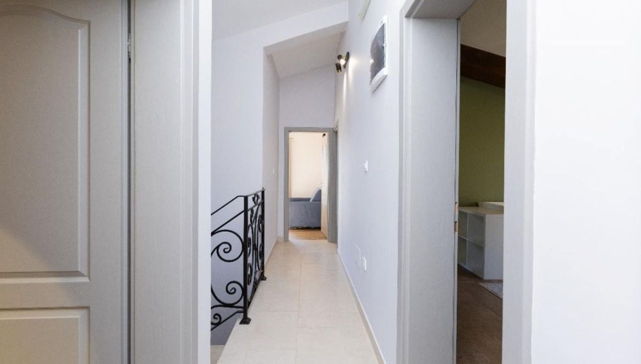 Дом в Тивате, Черногория, 179 м² - фото 5