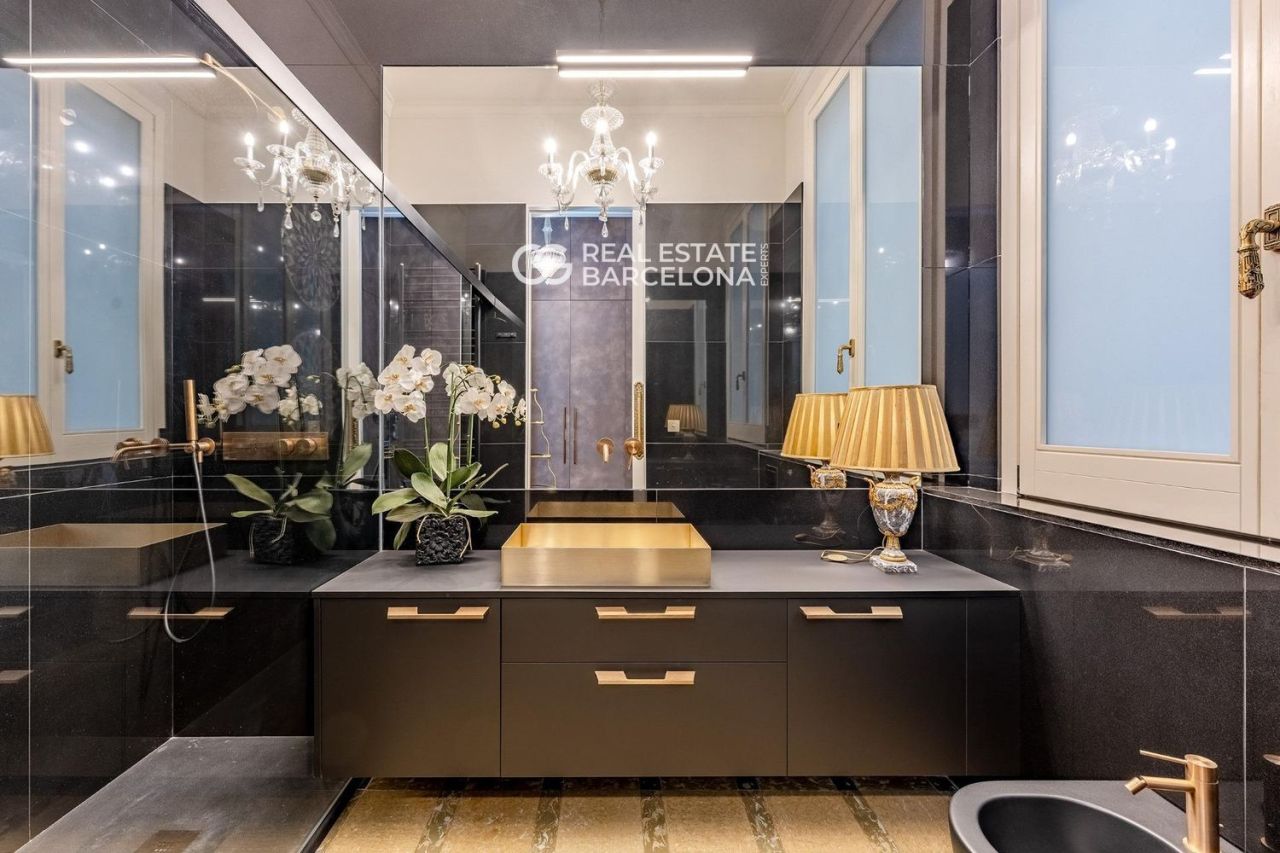 Квартира в Барселоне, Испания, 250 м² - фото 8