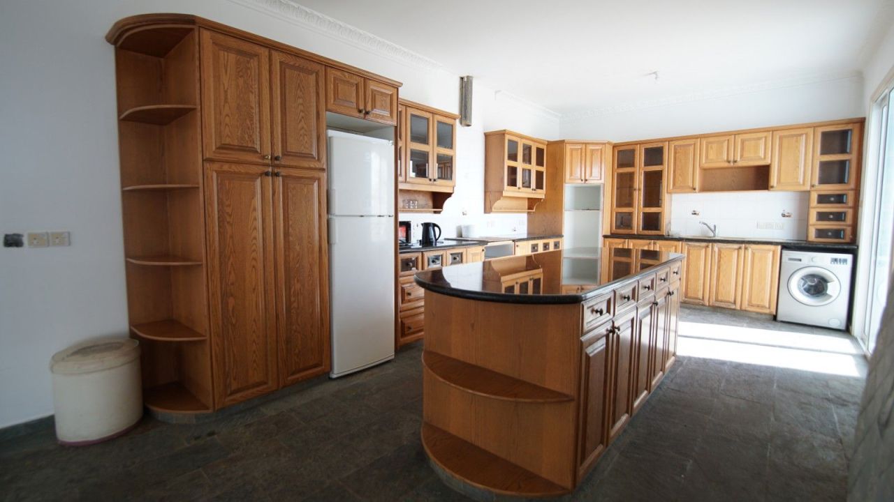 Вилла в Лимасоле, Кипр, 330 м² - фото 5