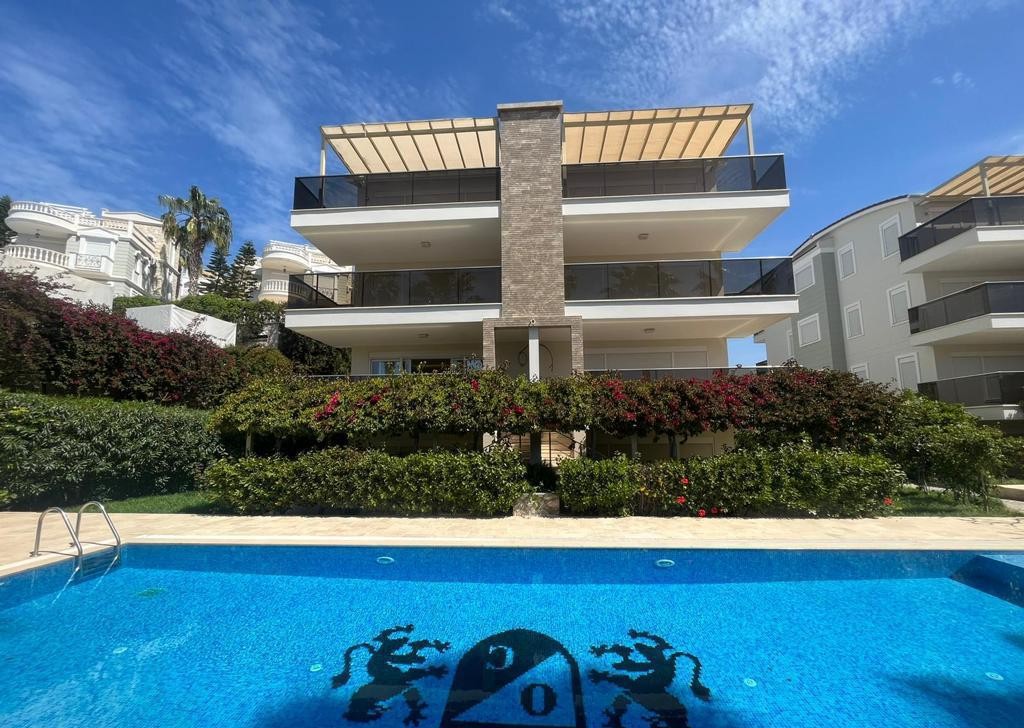 Квартира в Конаклы, Турция, 180 м² - фото 1