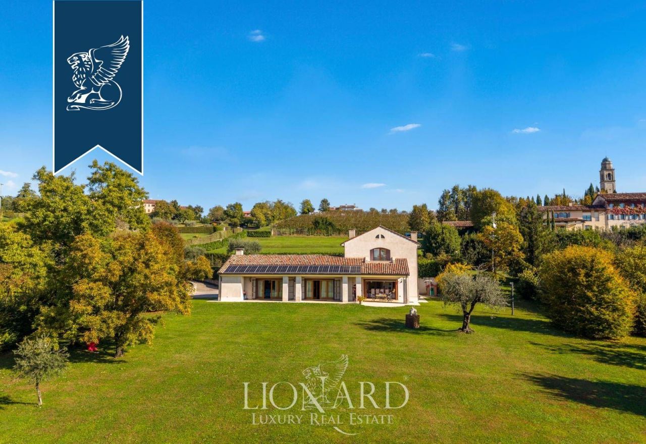 Вилла в Конельяно, Италия, 600 м² - фото 1