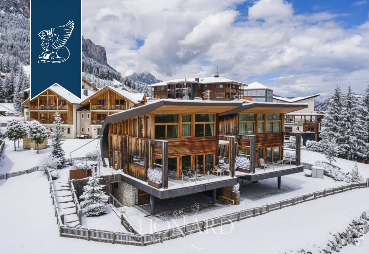 Вилла в Альта Бадии, Италия, 1 000 м² - фото 1