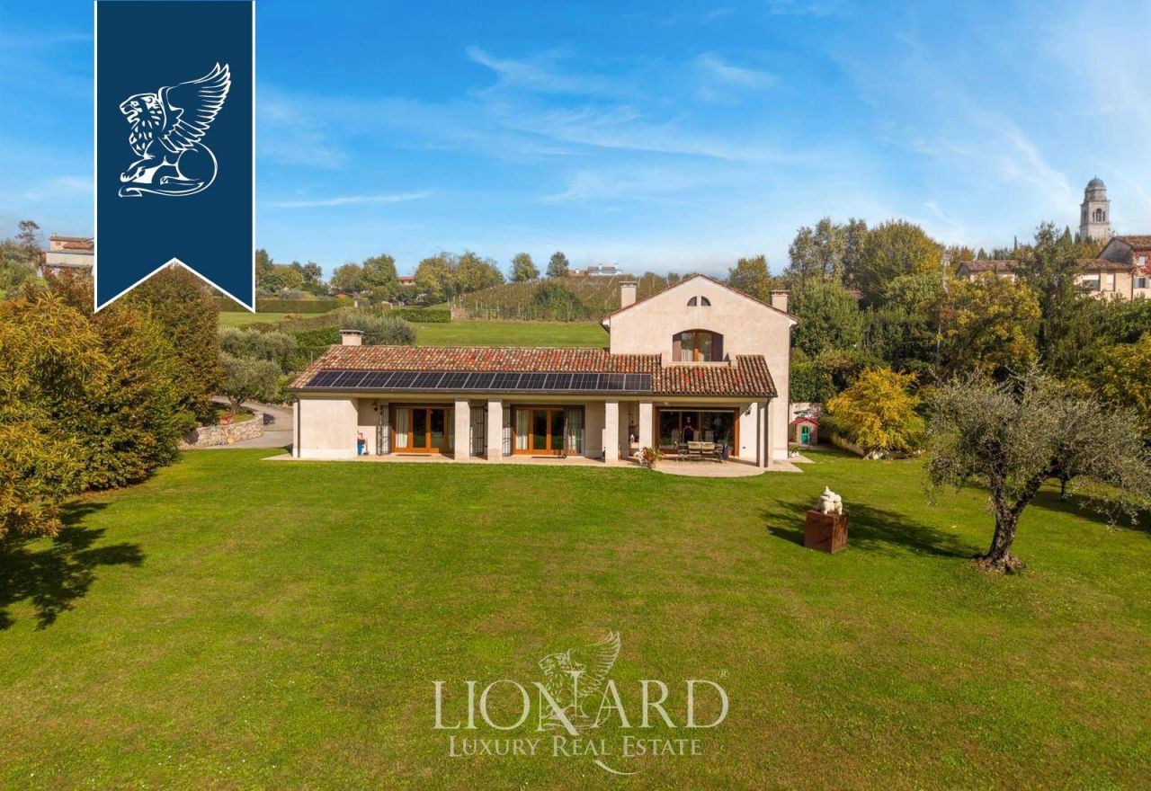 Вилла в Конельяно, Италия, 600 м² - фото 2