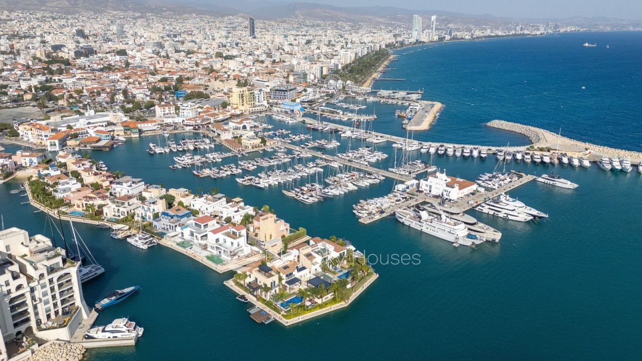 Вилла в Лимасоле, Кипр, 293 м² - фото 1