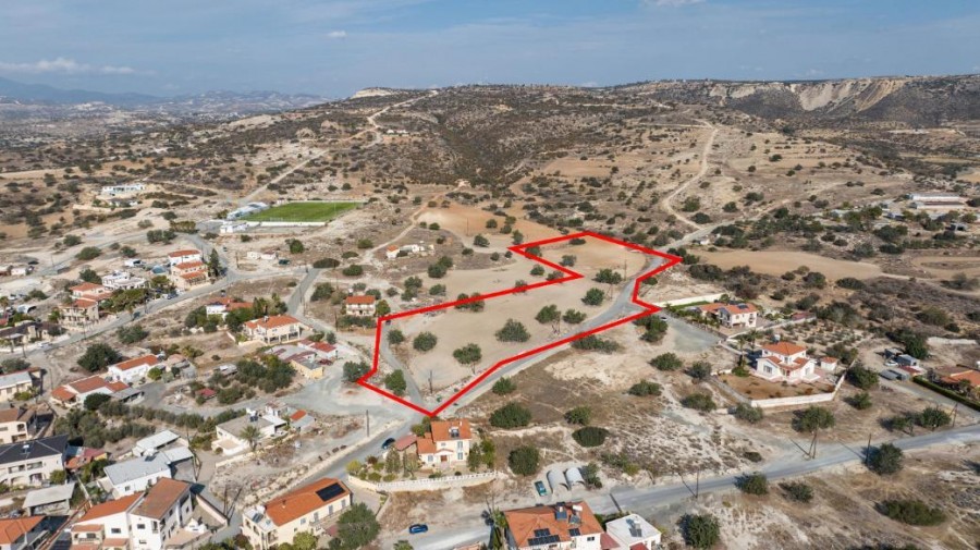 Земля в Ларнаке, Кипр, 11 706 м² - фото 2