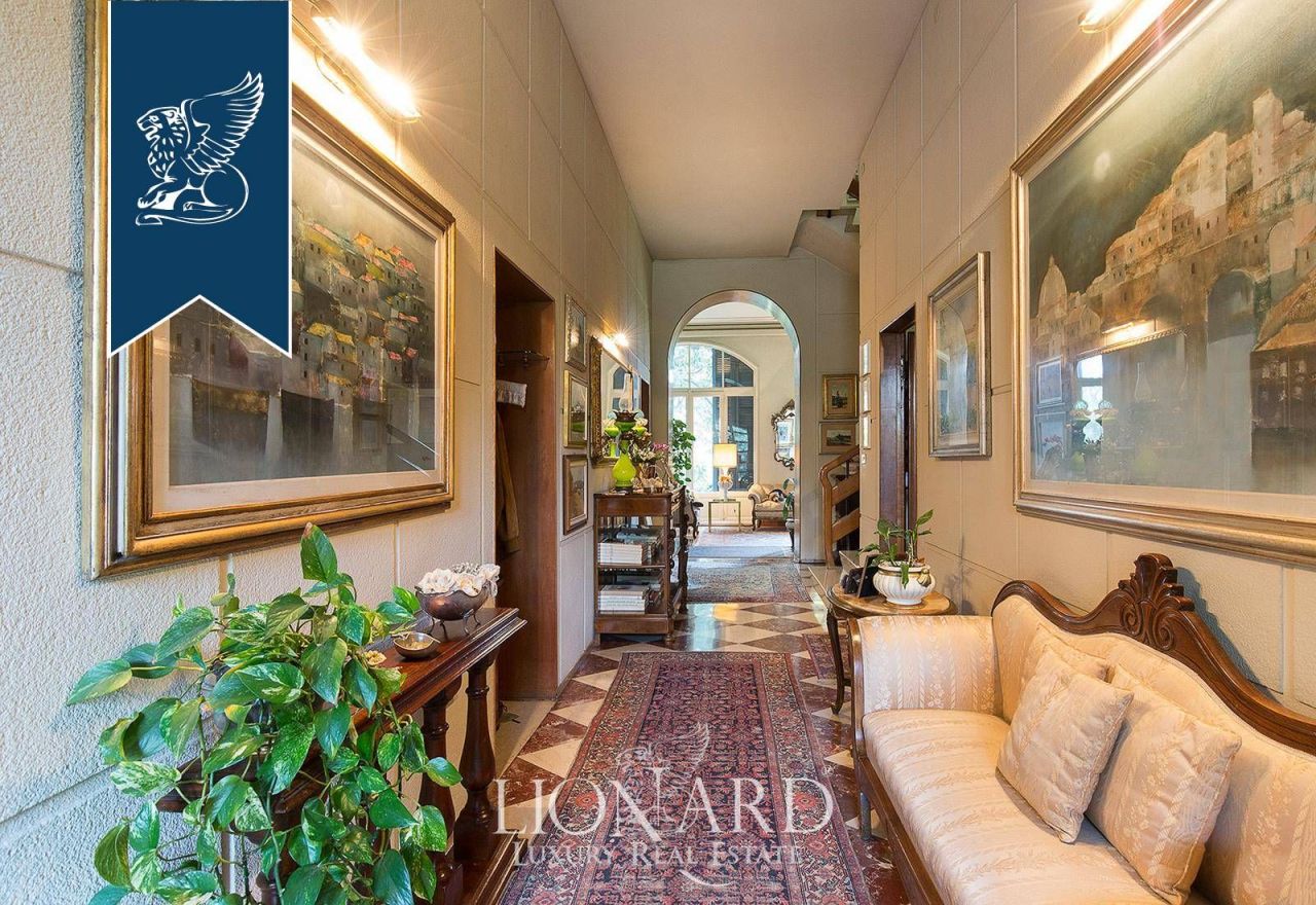 Вилла в Лекко, Италия, 1 000 м² - фото 12