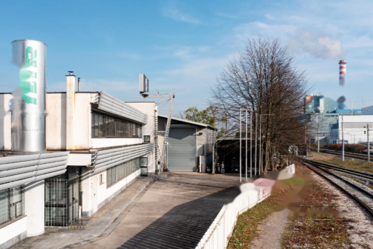 Офис в Любляне, Словения, 1 098 м² - фото 1