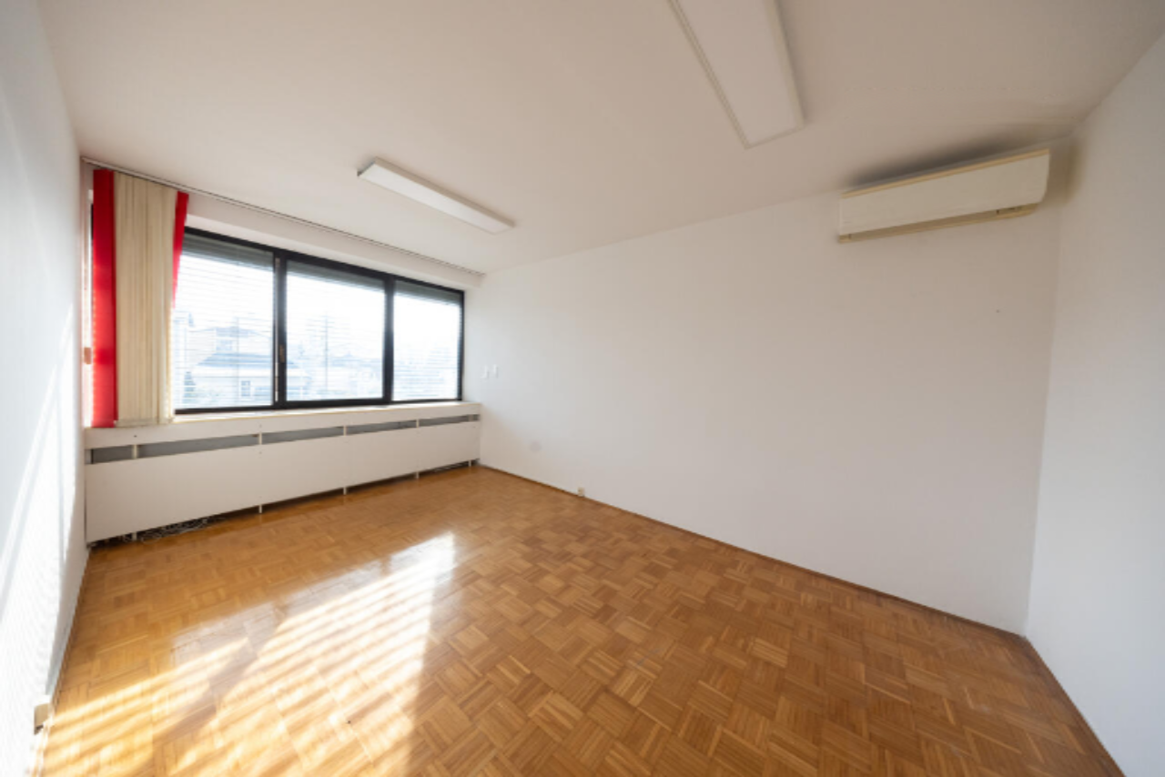 Офис в Любляне, Словения, 1 098 м² - фото 3