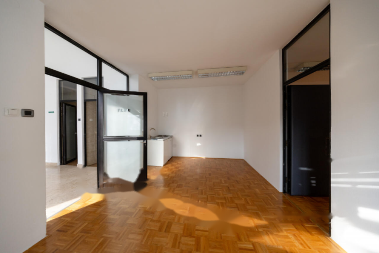 Офис в Любляне, Словения, 1 098 м² - фото 12