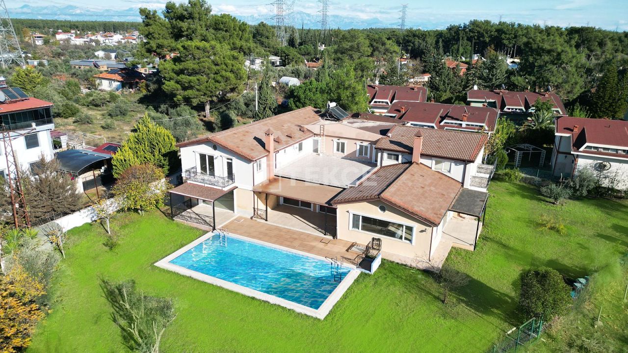 Вилла в Анталии, Турция, 864 м² - фото 1