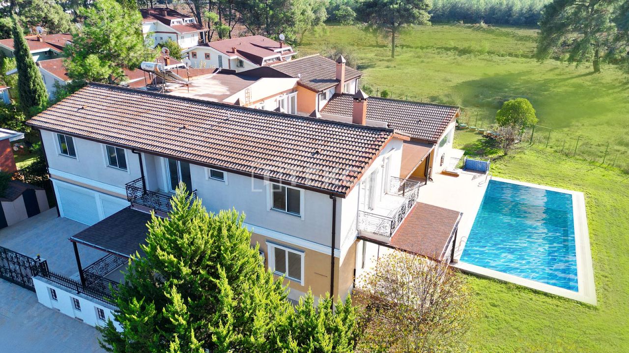 Вилла в Анталии, Турция, 864 м² - фото 2