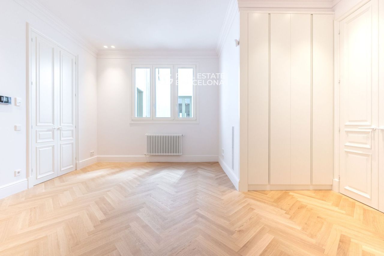 Квартира в Барселоне, Испания, 159 м² - фото 15