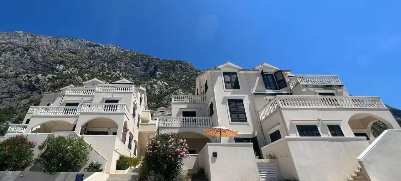 Квартира в Доброте, Черногория, 60 м² - фото 17