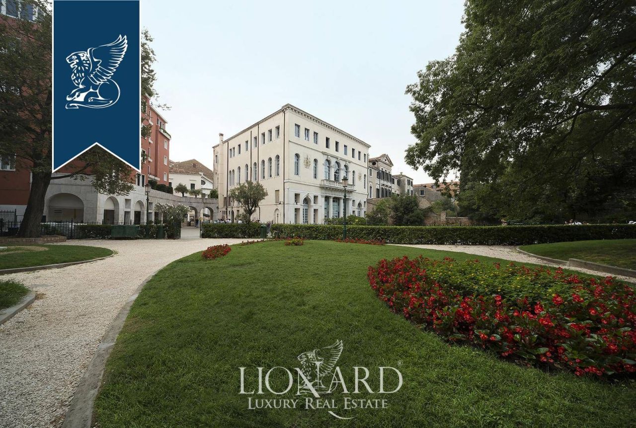 Дом в Венеции, Италия, 1 980 м² - фото 2