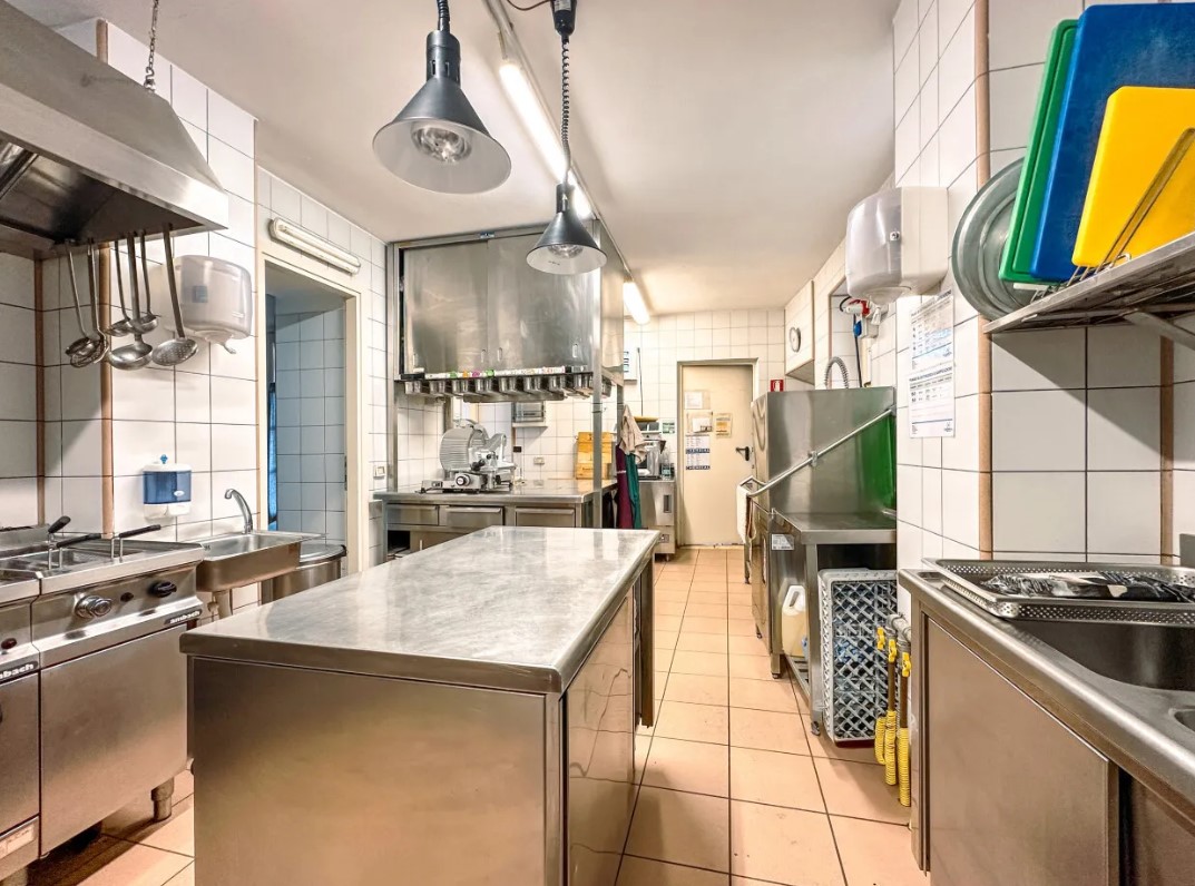 Отель, гостиница в Оджеббио, Италия, 3 500 м² - фото 9