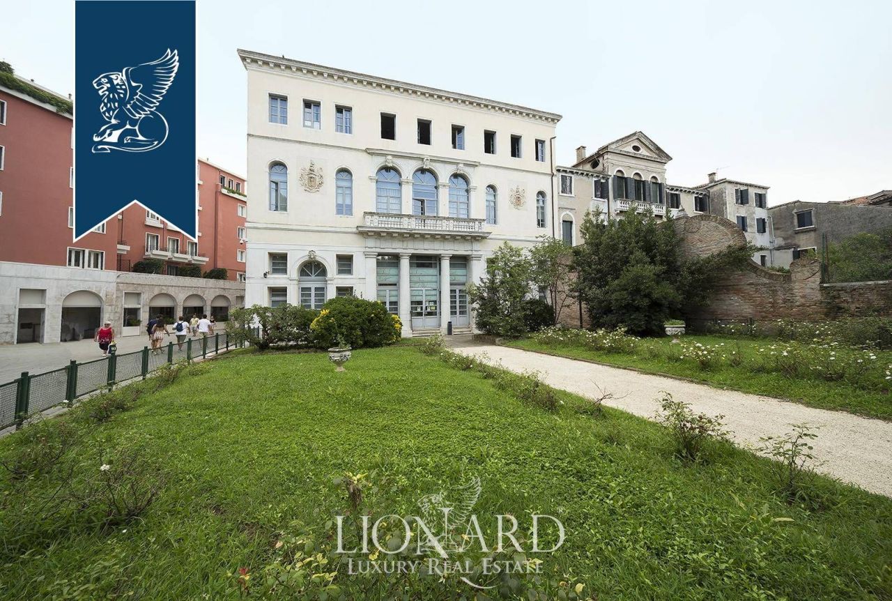 Дом в Венеции, Италия, 1 980 м² - фото 9