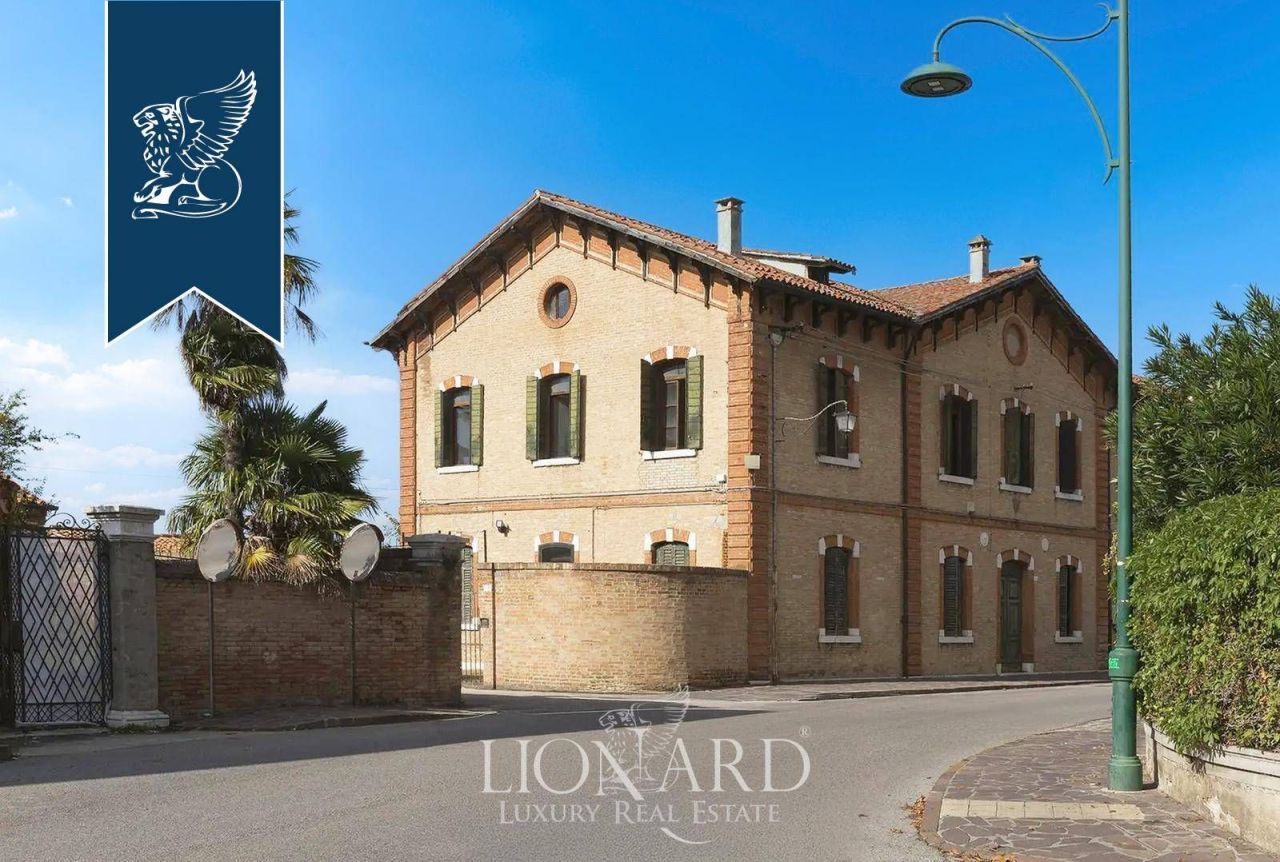 Вилла в Венеции, Италия, 720 м² - фото 9