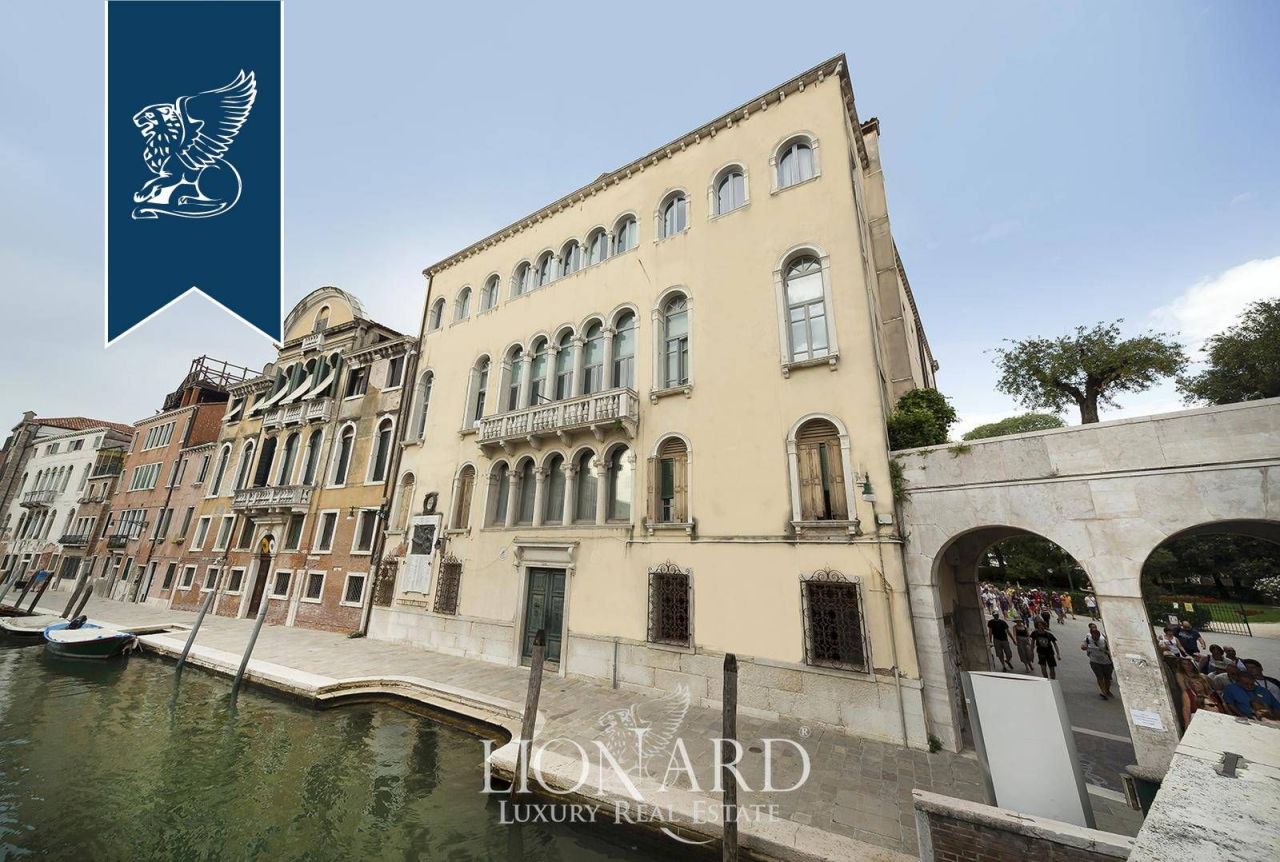 Дом в Венеции, Италия, 1 980 м² - фото 13
