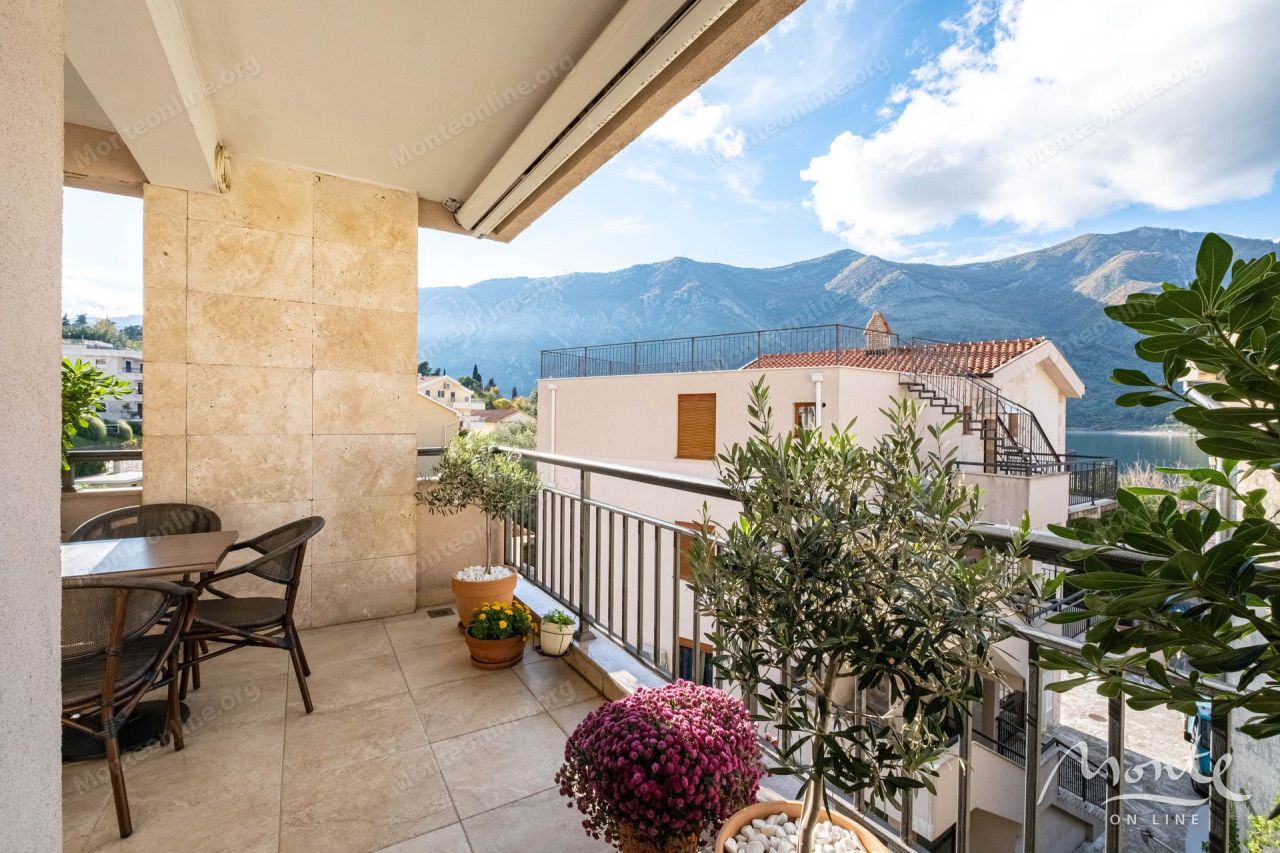 Апартаменты в Доброте, Черногория, 114 м² - фото 1