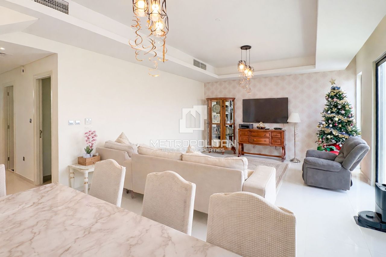 Таунхаус в Дубае, ОАЭ, 234 м² - фото 1