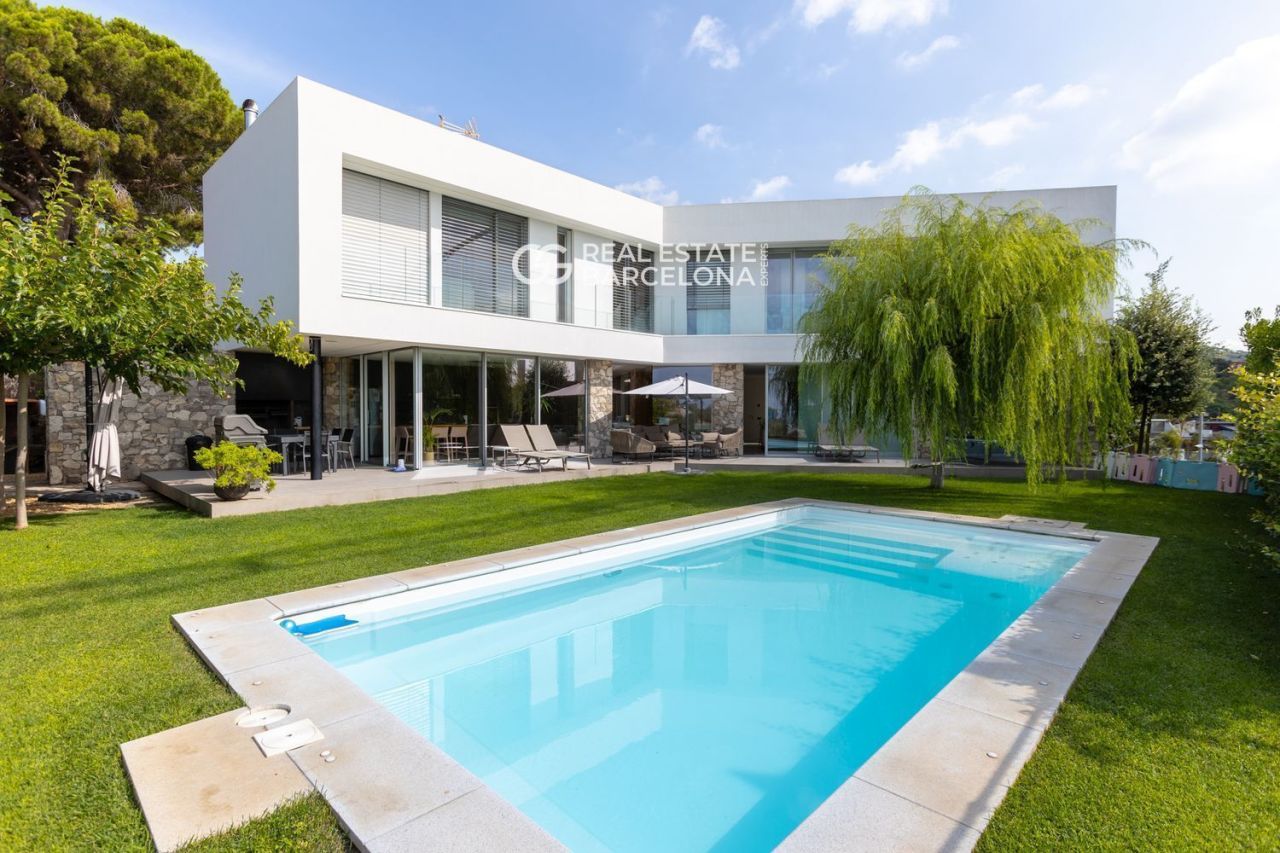 Дом в Барселоне, Испания, 500 м² - фото 1