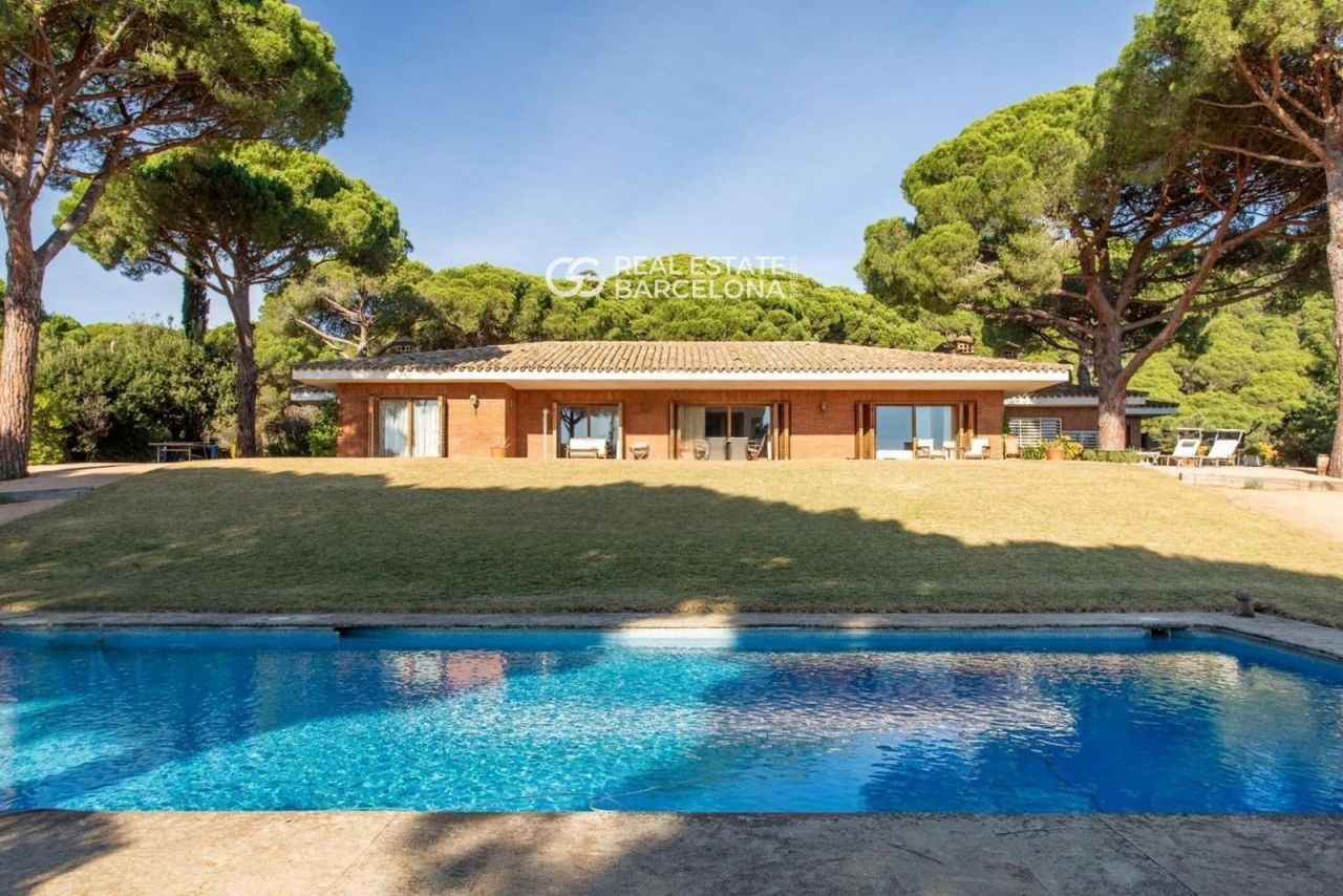 Дом Barcelona, Sant Andreu de Llavaneres, Испания, 495 м² - фото 2