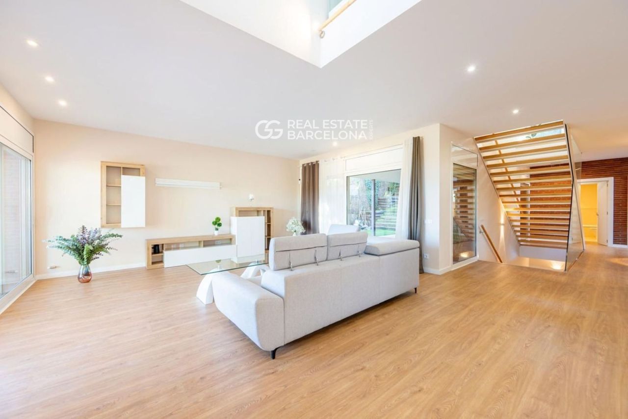 Дом в Барселоне, Испания, 941 м² - фото 3