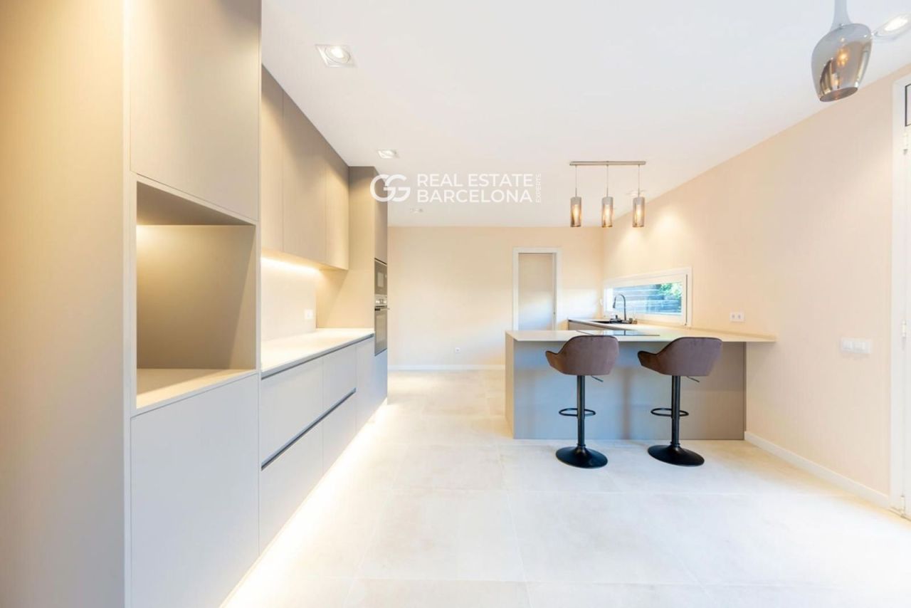 Дом в Барселоне, Испания, 941 м² - фото 11