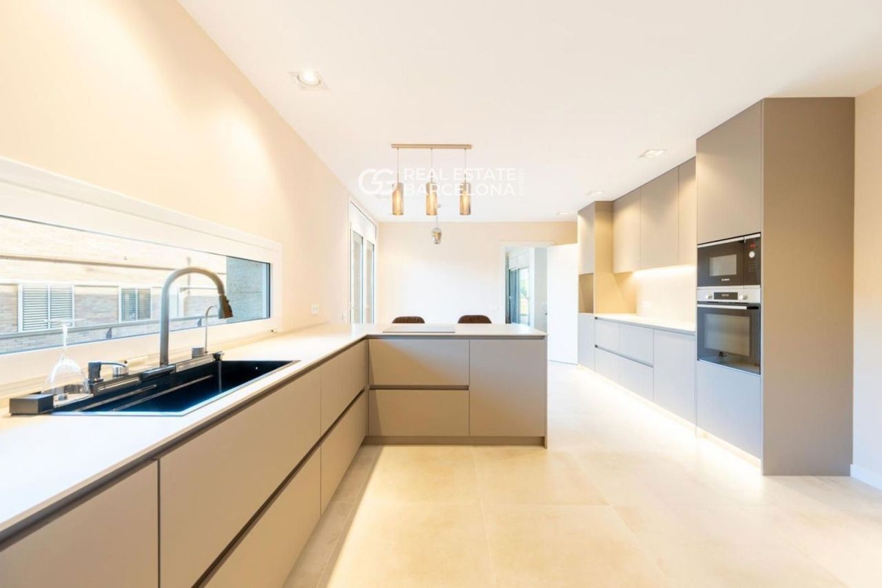 Дом в Барселоне, Испания, 941 м² - фото 15