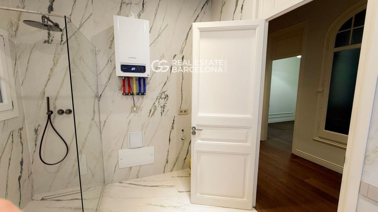 Квартира в Барселоне, Испания, 200 м² - фото 18