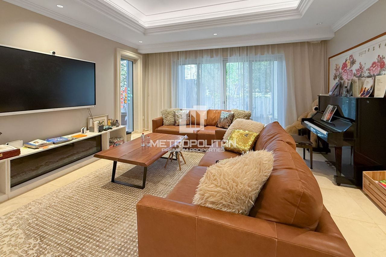 Вилла в Дубае, ОАЭ, 873 м² - фото 1