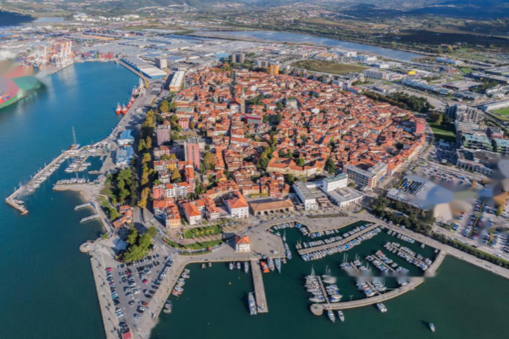 Квартира в Копере, Словения, 34 м² - фото 1