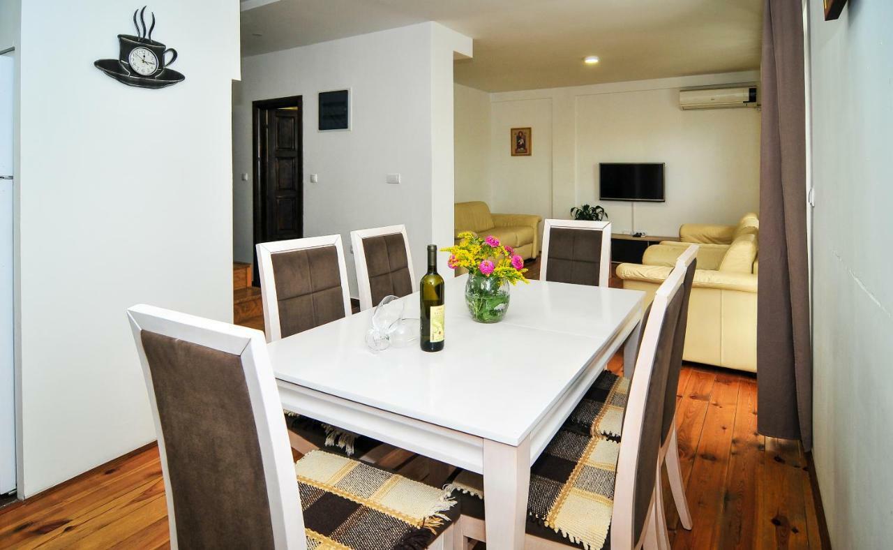 Отель, гостиница в Тивате, Черногория, 525 м² - фото 1