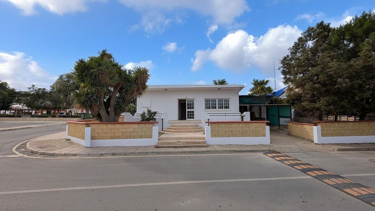 Бунгало в Протарасе, Кипр, 465 м² - фото 1