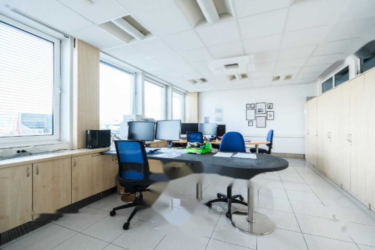 Офис в Любляне, Словения, 445 м² - фото 1