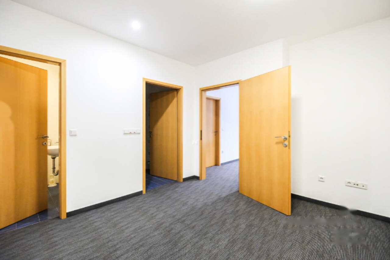 Офис в Любляне, Словения, 445 м² - фото 8