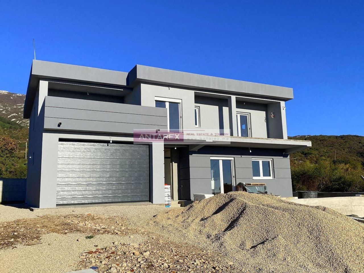 Вилла в Херцег-Нови, Черногория, 235 м² - фото 1