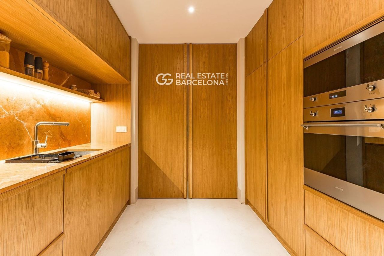 Квартира в Барселоне, Испания, 240 м² - фото 13